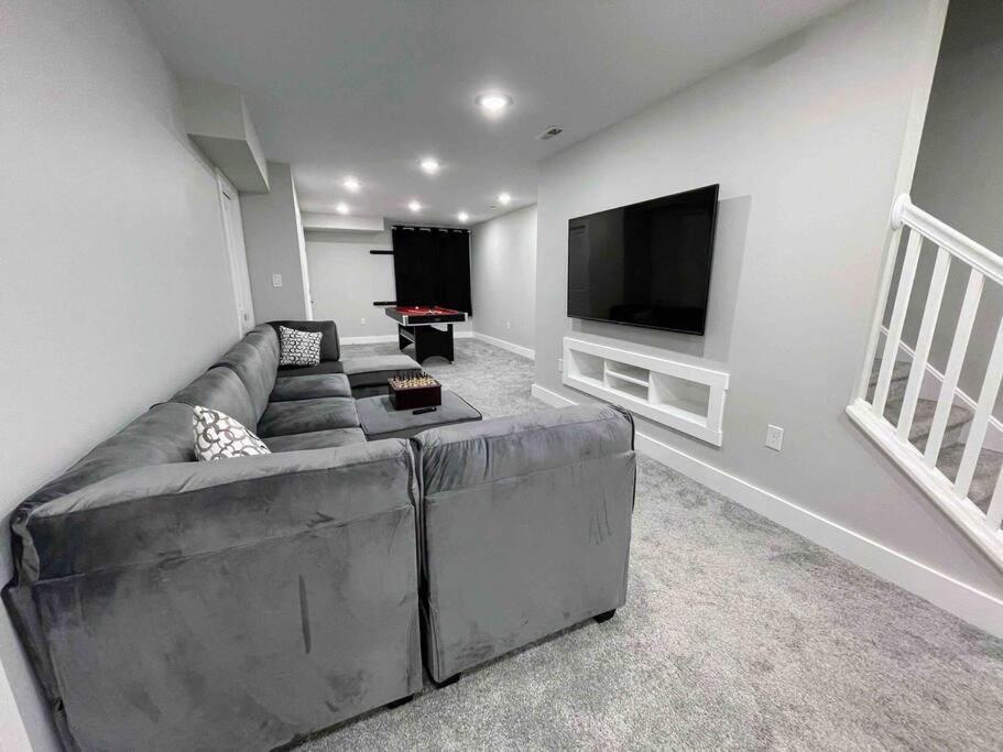 4 Bedroom 3 Bath Sleeps 10 Pet Friendly Private Backyard, 2 Car Garage, City Views, Close To All Stadiums And Casino Pittsburgh Eksteriør billede