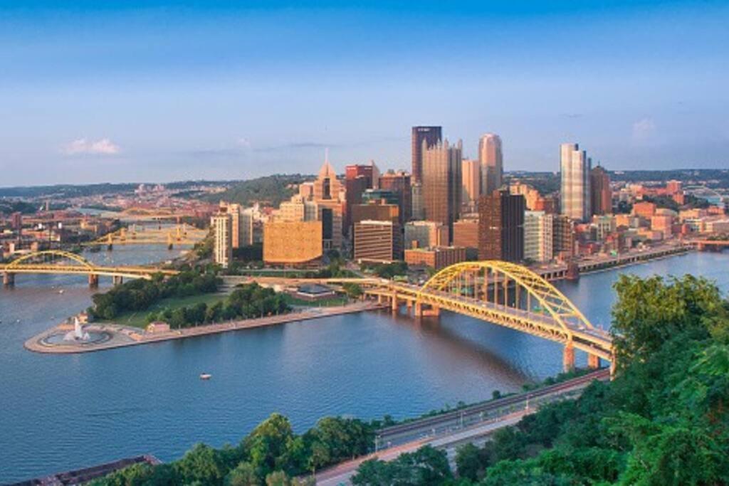 4 Bedroom 3 Bath Sleeps 10 Pet Friendly Private Backyard, 2 Car Garage, City Views, Close To All Stadiums And Casino Pittsburgh Eksteriør billede