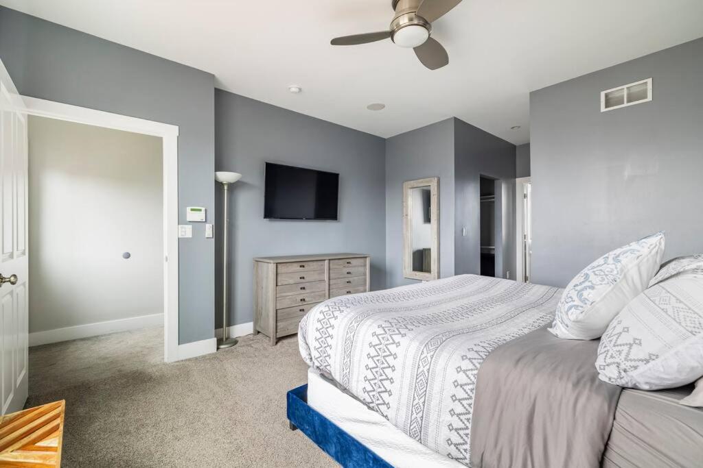 4 Bedroom 3 Bath Sleeps 10 Pet Friendly Private Backyard, 2 Car Garage, City Views, Close To All Stadiums And Casino Pittsburgh Eksteriør billede