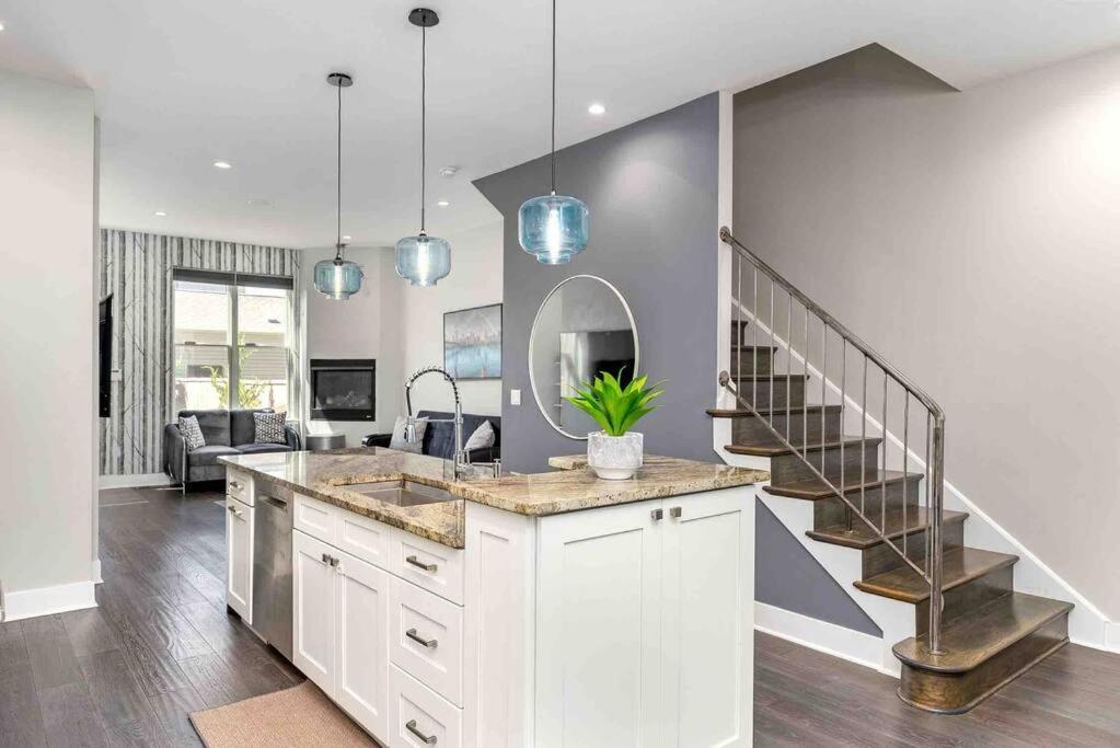 4 Bedroom 3 Bath Sleeps 10 Pet Friendly Private Backyard, 2 Car Garage, City Views, Close To All Stadiums And Casino Pittsburgh Eksteriør billede