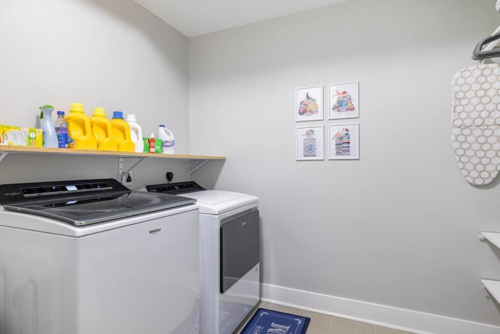 4 Bedroom 3 Bath Sleeps 10 Pet Friendly Private Backyard, 2 Car Garage, City Views, Close To All Stadiums And Casino Pittsburgh Eksteriør billede