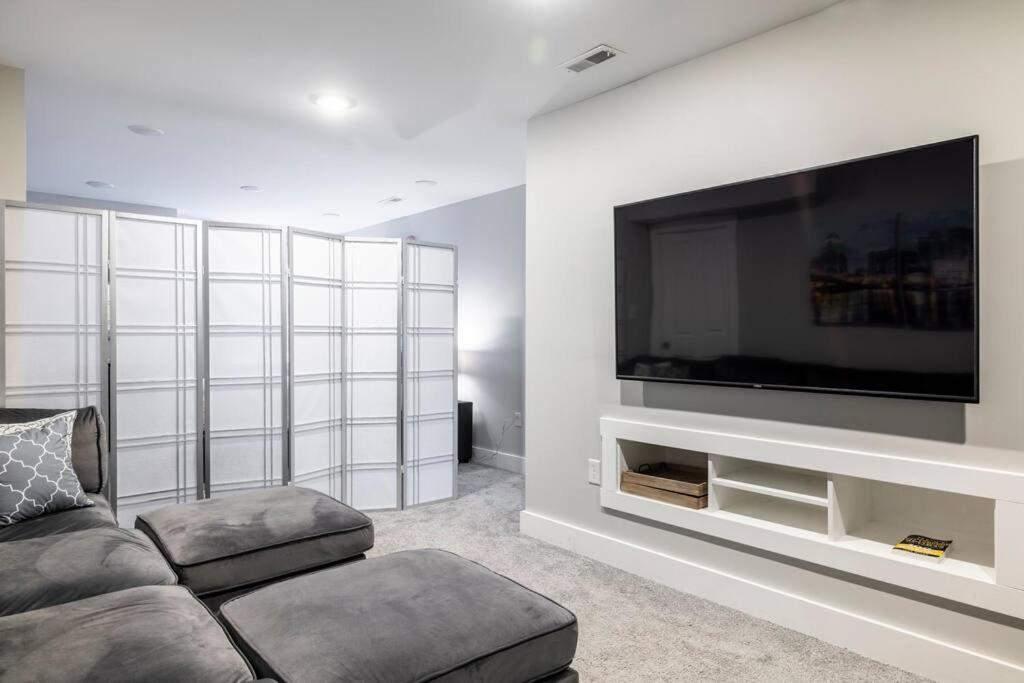 4 Bedroom 3 Bath Sleeps 10 Pet Friendly Private Backyard, 2 Car Garage, City Views, Close To All Stadiums And Casino Pittsburgh Eksteriør billede
