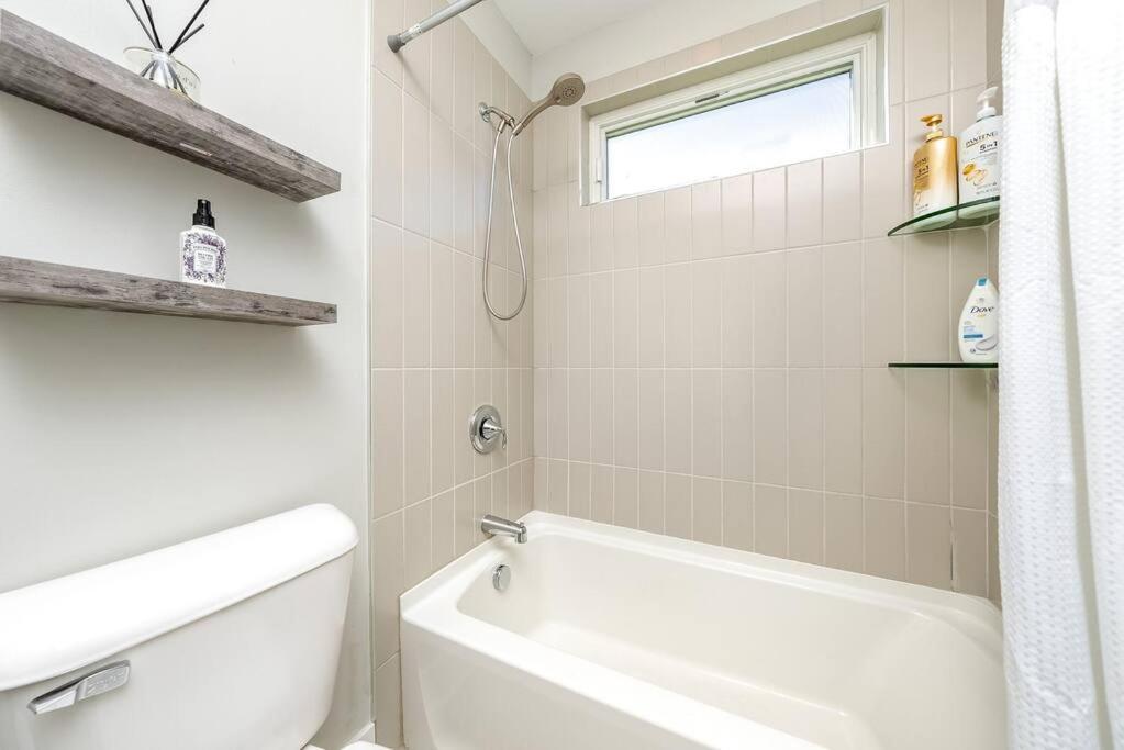 4 Bedroom 3 Bath Sleeps 10 Pet Friendly Private Backyard, 2 Car Garage, City Views, Close To All Stadiums And Casino Pittsburgh Eksteriør billede