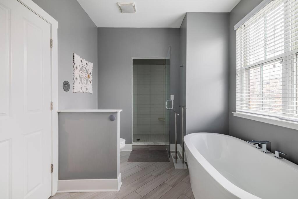 4 Bedroom 3 Bath Sleeps 10 Pet Friendly Private Backyard, 2 Car Garage, City Views, Close To All Stadiums And Casino Pittsburgh Eksteriør billede