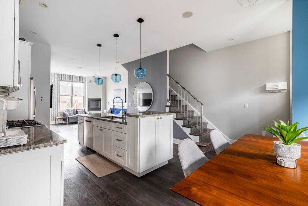 4 Bedroom 3 Bath Sleeps 10 Pet Friendly Private Backyard, 2 Car Garage, City Views, Close To All Stadiums And Casino Pittsburgh Eksteriør billede