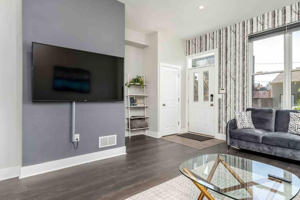4 Bedroom 3 Bath Sleeps 10 Pet Friendly Private Backyard, 2 Car Garage, City Views, Close To All Stadiums And Casino Pittsburgh Eksteriør billede
