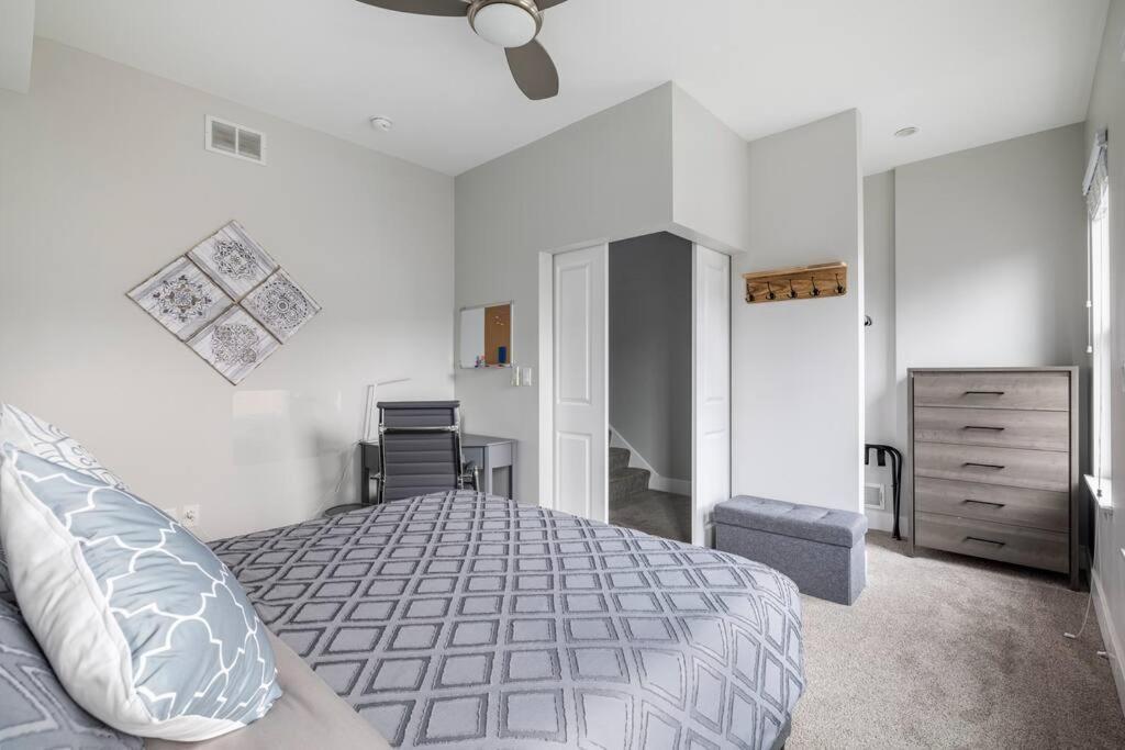 4 Bedroom 3 Bath Sleeps 10 Pet Friendly Private Backyard, 2 Car Garage, City Views, Close To All Stadiums And Casino Pittsburgh Eksteriør billede
