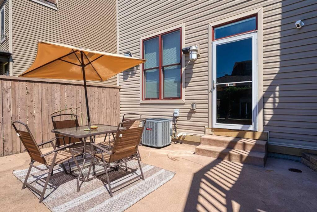 4 Bedroom 3 Bath Sleeps 10 Pet Friendly Private Backyard, 2 Car Garage, City Views, Close To All Stadiums And Casino Pittsburgh Eksteriør billede