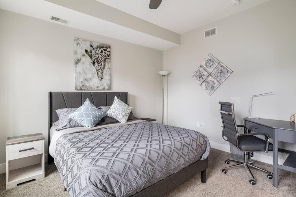 4 Bedroom 3 Bath Sleeps 10 Pet Friendly Private Backyard, 2 Car Garage, City Views, Close To All Stadiums And Casino Pittsburgh Eksteriør billede