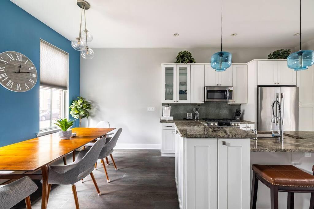 4 Bedroom 3 Bath Sleeps 10 Pet Friendly Private Backyard, 2 Car Garage, City Views, Close To All Stadiums And Casino Pittsburgh Eksteriør billede