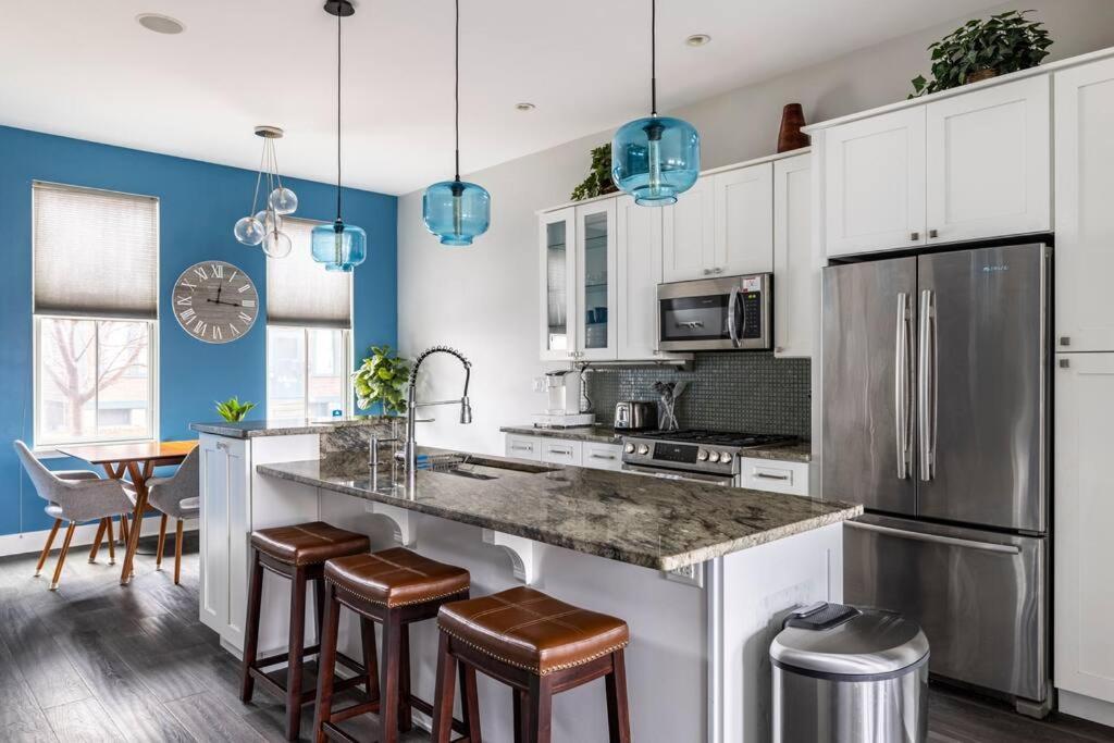 4 Bedroom 3 Bath Sleeps 10 Pet Friendly Private Backyard, 2 Car Garage, City Views, Close To All Stadiums And Casino Pittsburgh Eksteriør billede
