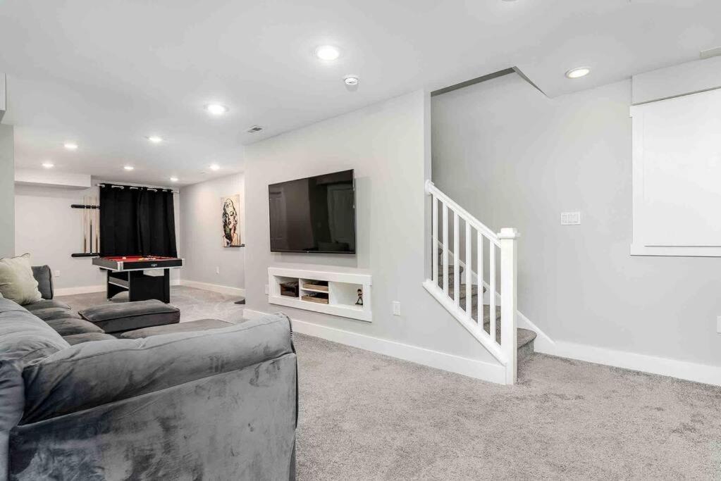 4 Bedroom 3 Bath Sleeps 10 Pet Friendly Private Backyard, 2 Car Garage, City Views, Close To All Stadiums And Casino Pittsburgh Eksteriør billede