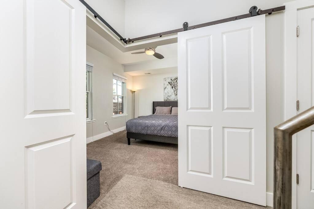 4 Bedroom 3 Bath Sleeps 10 Pet Friendly Private Backyard, 2 Car Garage, City Views, Close To All Stadiums And Casino Pittsburgh Eksteriør billede