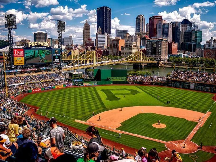 4 Bedroom 3 Bath Sleeps 10 Pet Friendly Private Backyard, 2 Car Garage, City Views, Close To All Stadiums And Casino Pittsburgh Eksteriør billede